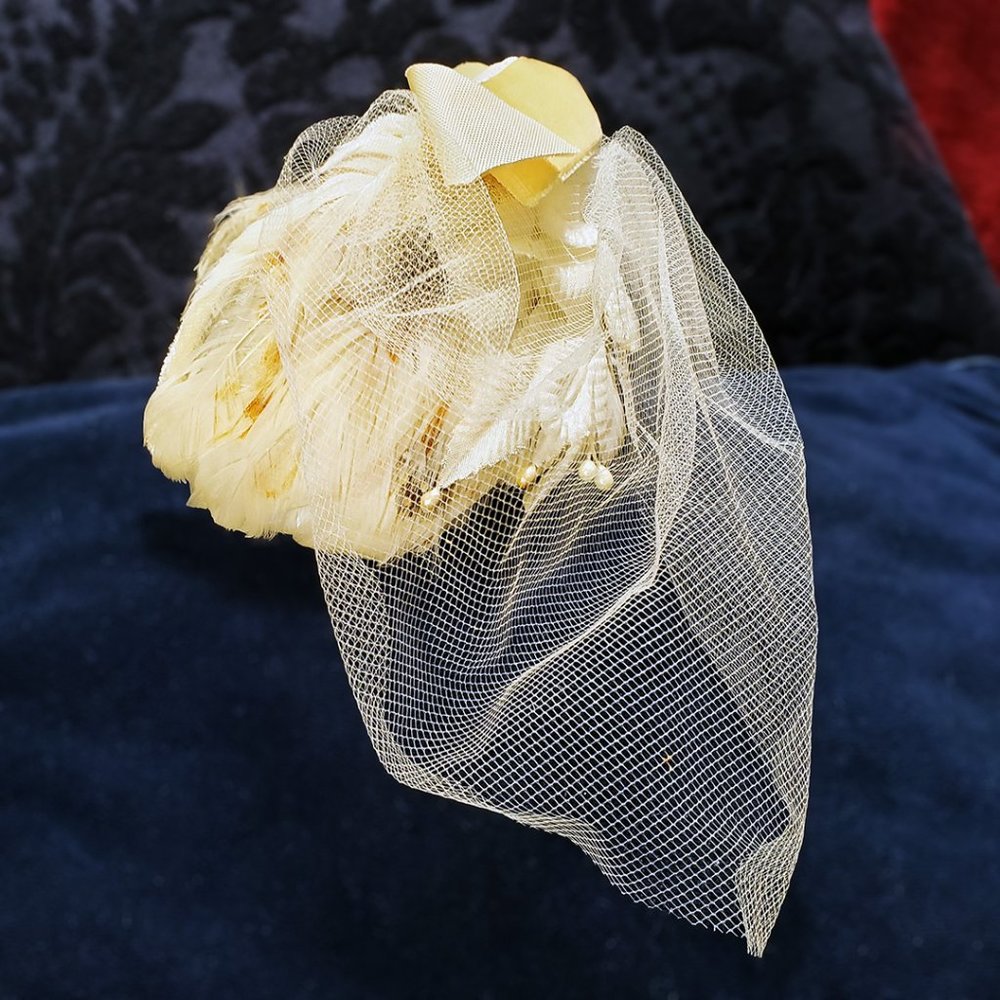 Vintage - 1954 Bridal Half-Hat With Original Box & Reciept - Picture 5 of 15